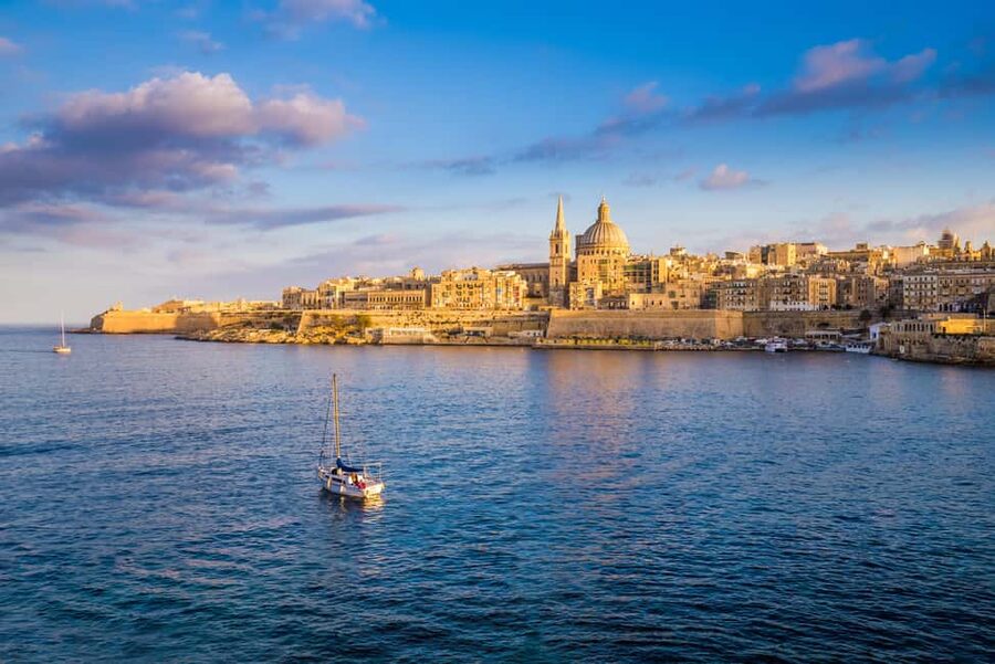 1-Day Hop-On Hop-Off Bus + Harbour Cruise (CMO) - South (Red Line) Stops: Three Cities and a Day Built Around the Water