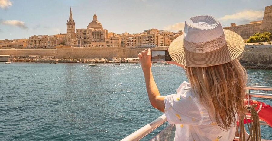 Afternoon Harbours Cruise with Guide and Roundtrip Transfers - Forts, battlements, and siege stories you’ll hear out loud