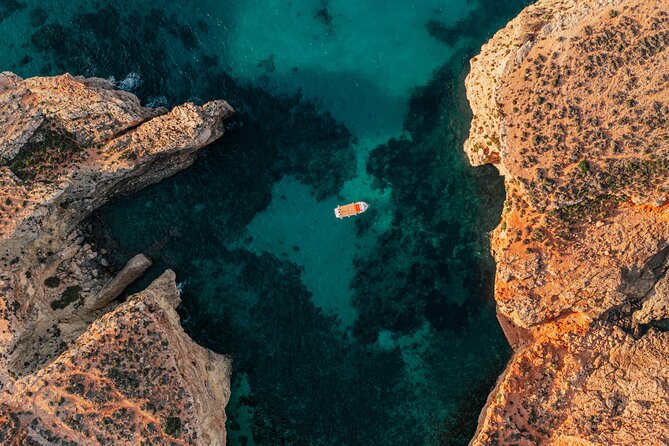 Comino: Blue Lagoon, Crystal Lagoon, Gozo, Sea Caves Cruise - On-board comfort: restroom, Bluetooth music, stand up boards