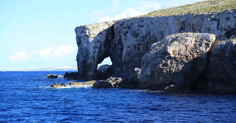 Comino & Gozo: Blue & Crystal Lagoons Cruise with Sea Caves - Natural sea caves and Elephant Rock: the photo stops that add drama