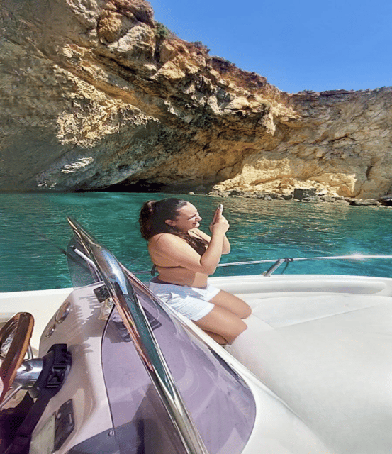 Comino's Best in a Flash: Caves, Coves & Beaches Boat Tour - Roofless Cave (L-Għar ta Bla Saqaf): sky photos and an unusual pause