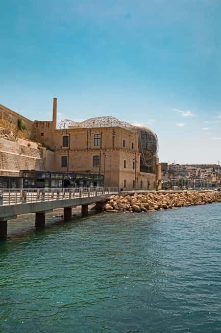 From Sliema: Traditional Harbour Cruise (CMO) - Live bilingual commentary: English and German, built around major sieges