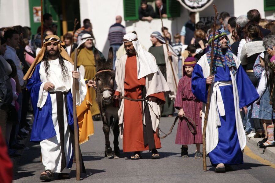 Good Friday Easter Procession with Commentary and Transport - Live Commentary in English, French, German, How It Helps You Follow