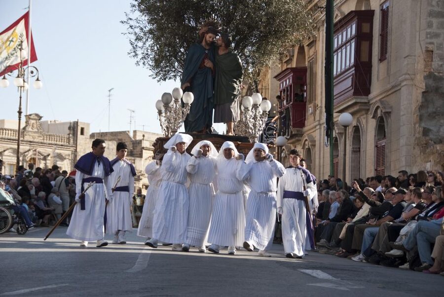 Good Friday Easter Procession with Commentary and Transport - Transport and Timing for a 4-Hour Evening Program