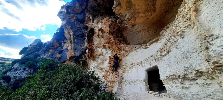 Gozo Unveiled Hiking: A Guided Hike Tour in Gozo- South East - Mgarr ix-Xini Start: Cave Exploration, Valley Walls, and the Ruins