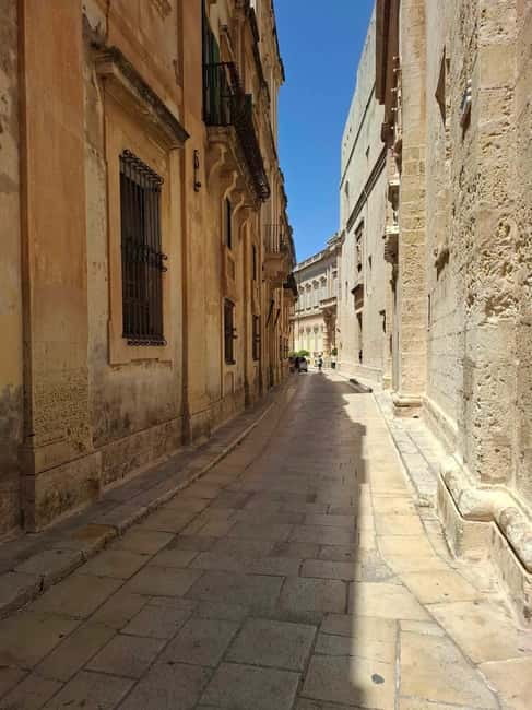Malta: 5 hr Vintage Bus Tour - Mdina & Blue Grotto inc. food - Mdina: Your Final Hour in Malta’s Ancient Capital