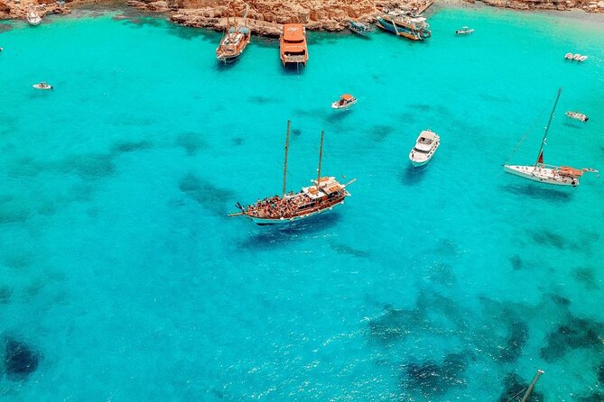 Malta: Blue Lagoon & Gozo with Crystal Lagoon Sea Caves Tour - Lunch on-board: what it does well, and what to watch for