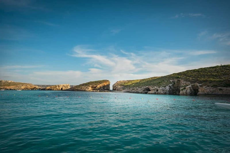 Malta: Comino, Blue & Crystal Lagoon, Gozo & Seacaves - Cruising Comino from the start: Elephant Rock and cave views