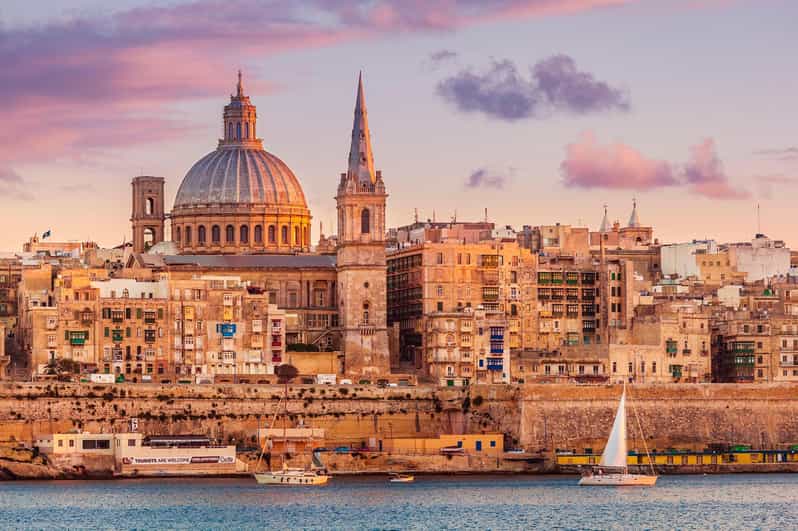 Malta: Essential Tour of Island Treasures - The minibus experience: English driver, on-board Wi-Fi, and helpful extras