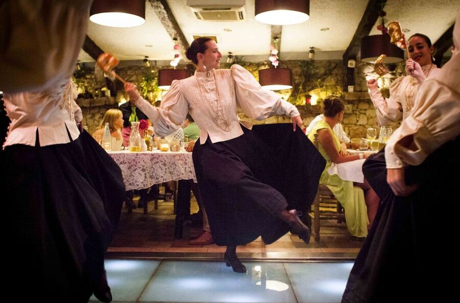Malta: Folklore Dinner Show at a Traditional Restaurant - Hotel transfers: the timing that can confuse you