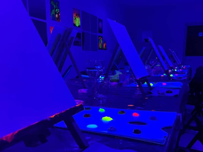 Malta: Glow-in-the-Dark Drink & Paint Experience - Key highlights to look for