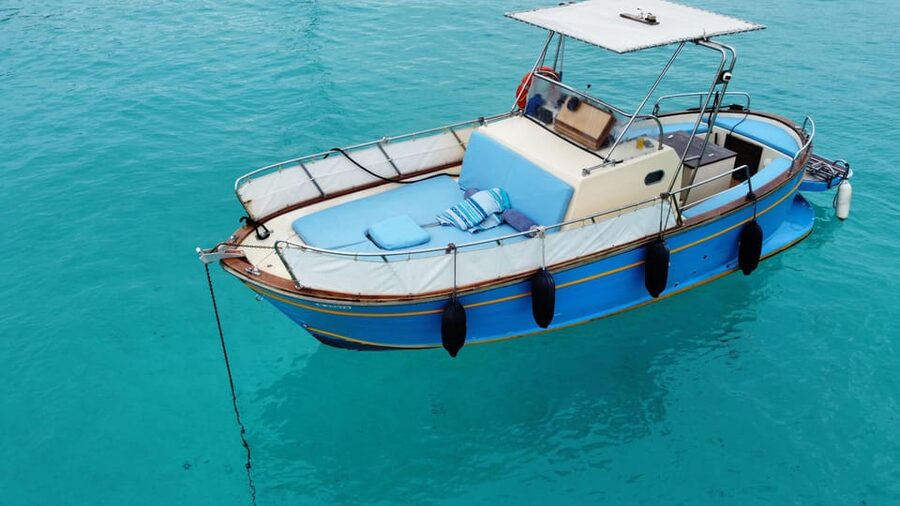 Malta Gozo & Comino: Boat Tour Best Price w/inclusions 4 hrs - Hondoq Bay and the natural clay spa moment
