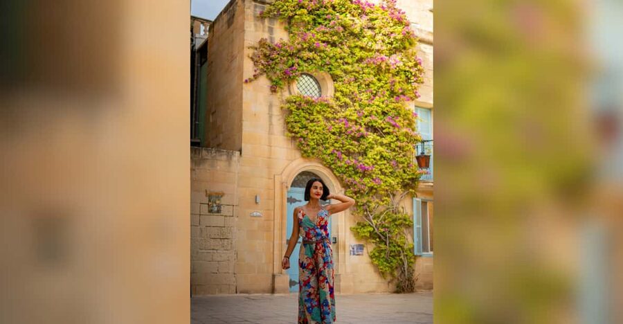 Malta: Romantic Couples Photoshoot - Mdina Gate Start: A Meeting Point That Keeps the Stress Low