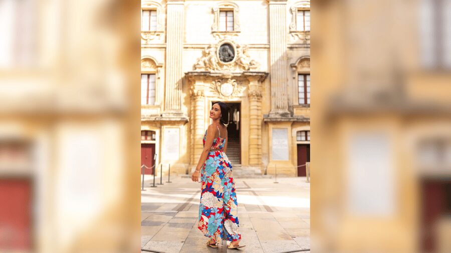 Malta: Romantic Couples Photoshoot - Optional Add-Ons: Flowers, Champagne, and Sunset Sessions
