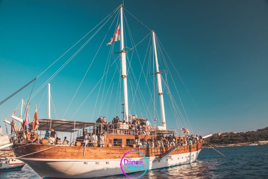 Malta: Sailboat Party with an Open Bar, Snack, and Swimming - Key details you should know before you go