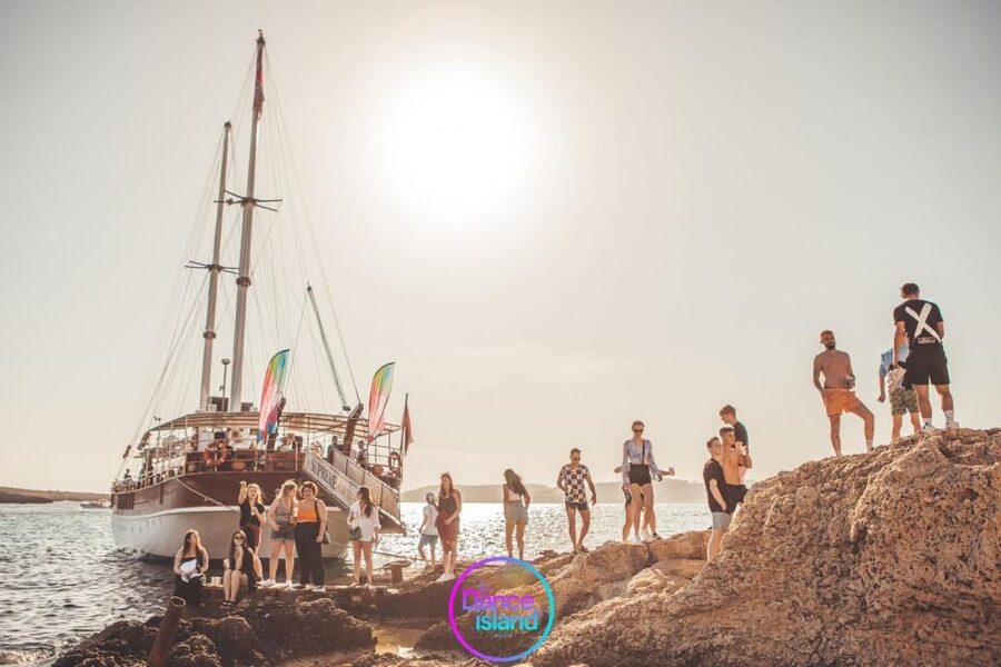 Malta: Sailboat Party with an Open Bar, Snack, and Swimming - Small logistics that make the night smoother