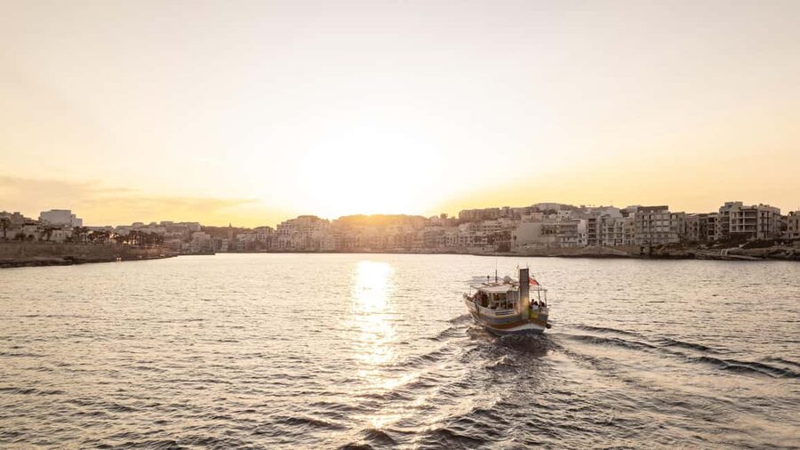 Malta: Sunset Boat Tour to St. Peter’s Pool and South Coast - The boat, the bar, and onboard comfort that actually helps