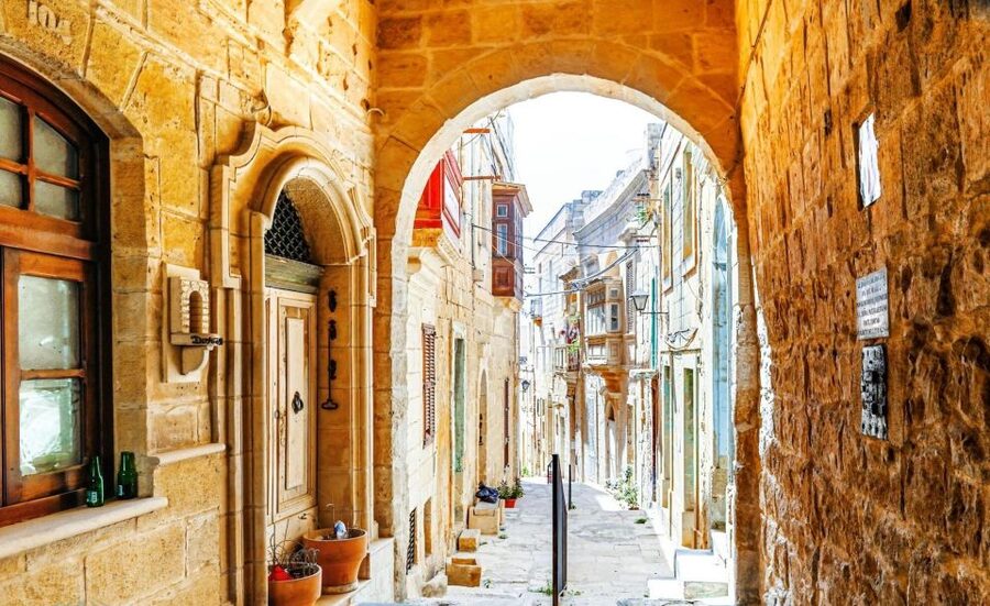 Malta: The Three Fortified Cities Tour including Boat Trip - The practical flow: Cospicua drive-by to Senglea waterfront views