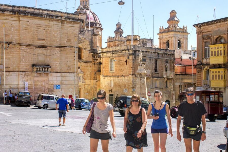 Malta: Vintage Bus Ride through the Three Cities - Senglea: the walled town joined by a land bridge