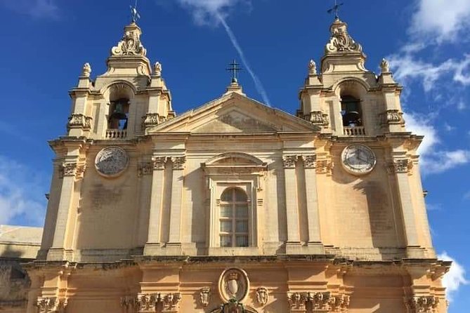 Mdina and Rabat Food and History Tour - Entering Mdina through the Main Gate and movie-street energy