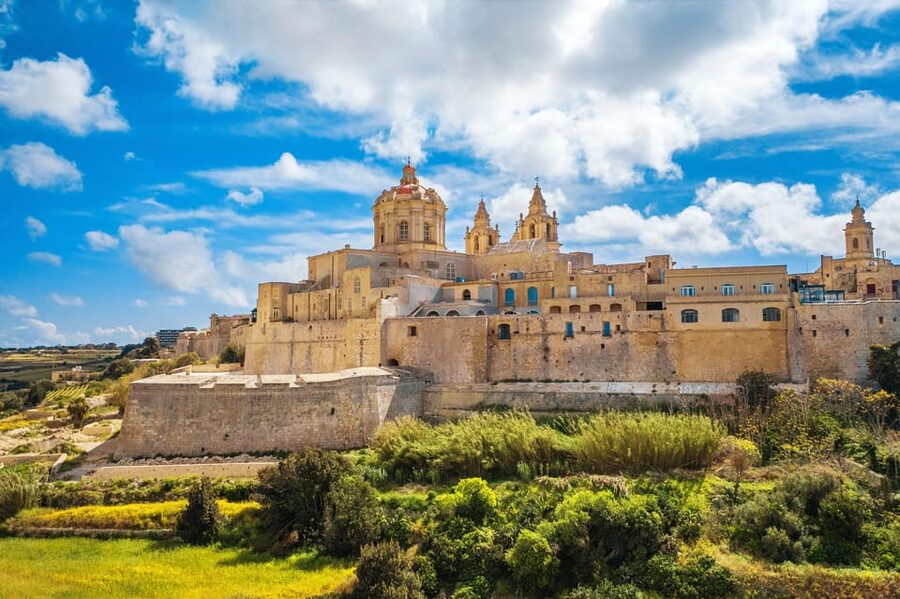 Mdina at Sunset: Small Group Tour of the Ancient city - Piazza del Bastione: the first big viewpoint moment