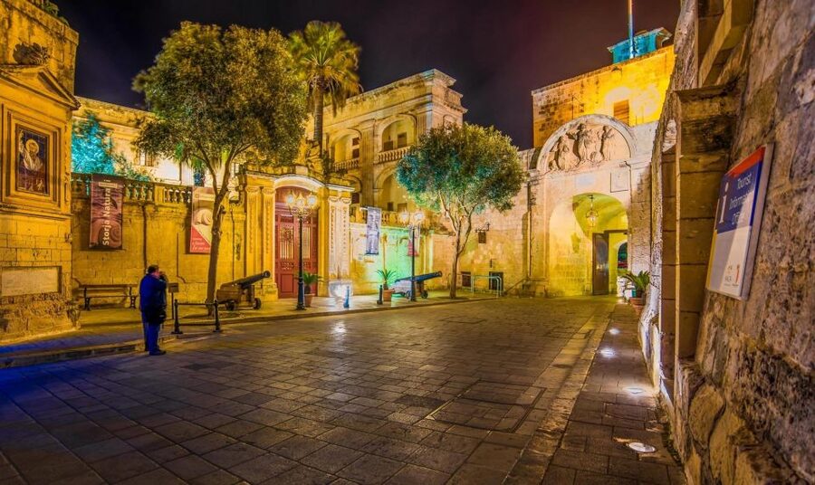 Mdina: Valletta Waterfront Area, Mdina, and Rabat Night Tour - Key things you will notice on this night tour