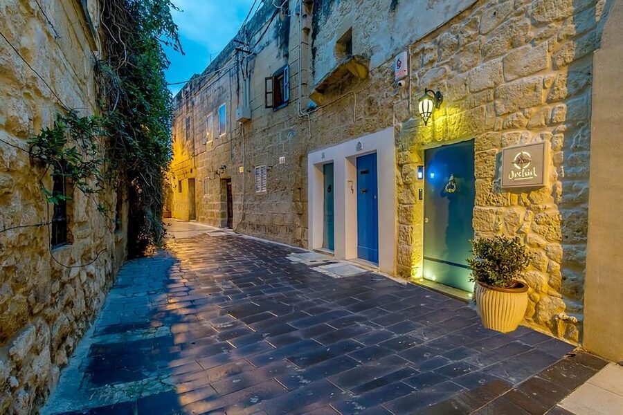 Mdina: Valletta Waterfront Area, Mdina, and Rabat Night Tour - Valletta Waterfront promenade, where the evening gets lively