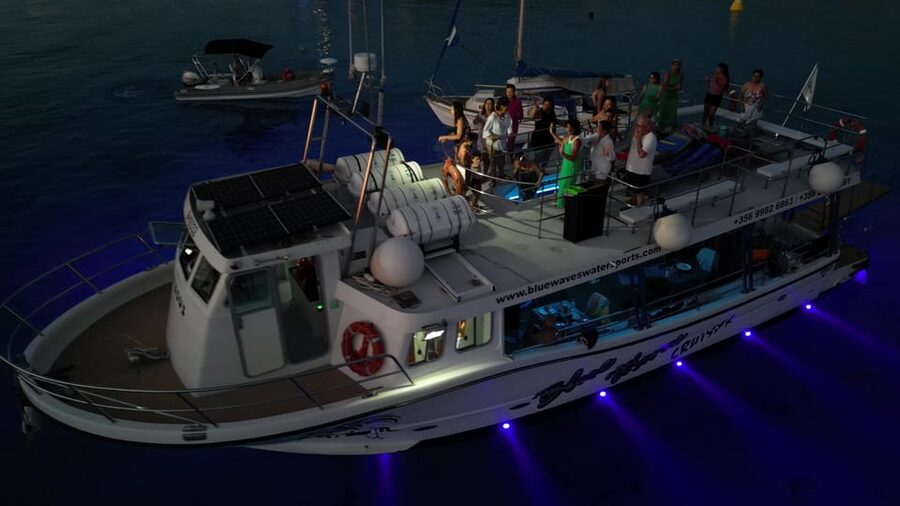 Mellieha: Comino, Crystal & Blue Lagoon 2 Bay Evening Cruise - Stop 2, Blue Lagoon: two hours with more time for sunset