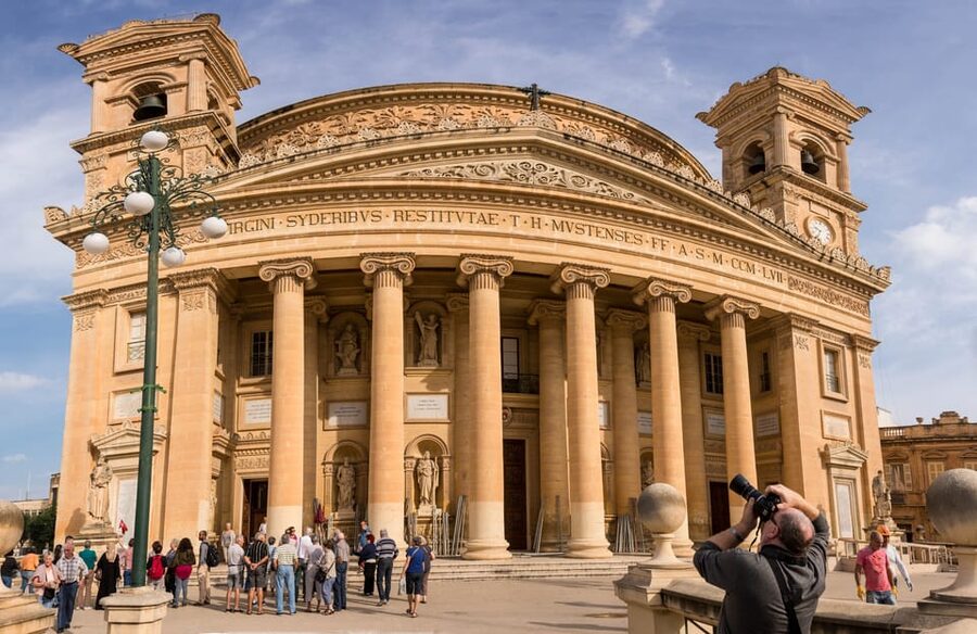 Mosta: City Highlights Tour with Buffet Lunch - From self-guided to guided: Mosta’s old streets with an English assistant