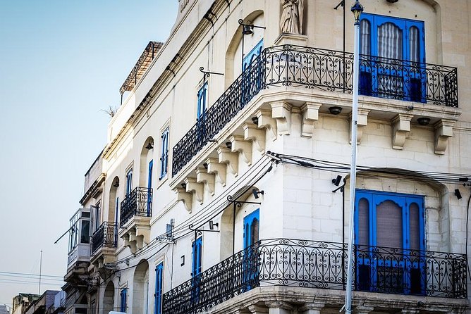 Private 4-hour Walking Tour of Valletta with official tour guide - Valletta Waterfront: free entry, big city feeling