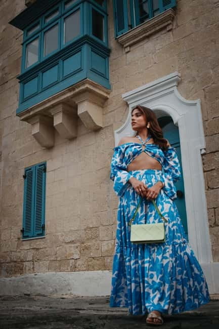 Private Photoshoot in Malta's Most Iconic Spots - The Posing Part: How You Stay Relaxed and Still Look Great