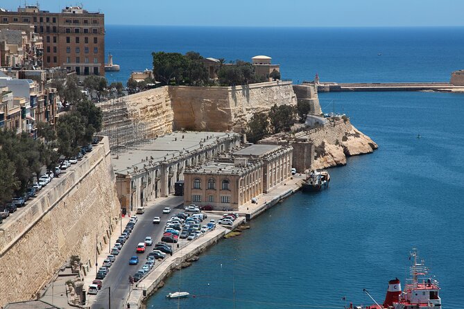 Private Walking Tour of Valletta -English - French- German - Private Valletta walk in 2.5 hours: the value is in the attention