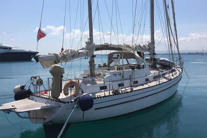 Sailing charter along the Maltese shoreline incl. Lunch and drinks - Getting to the Meeting Point and Making the 9:00 am Start Easy