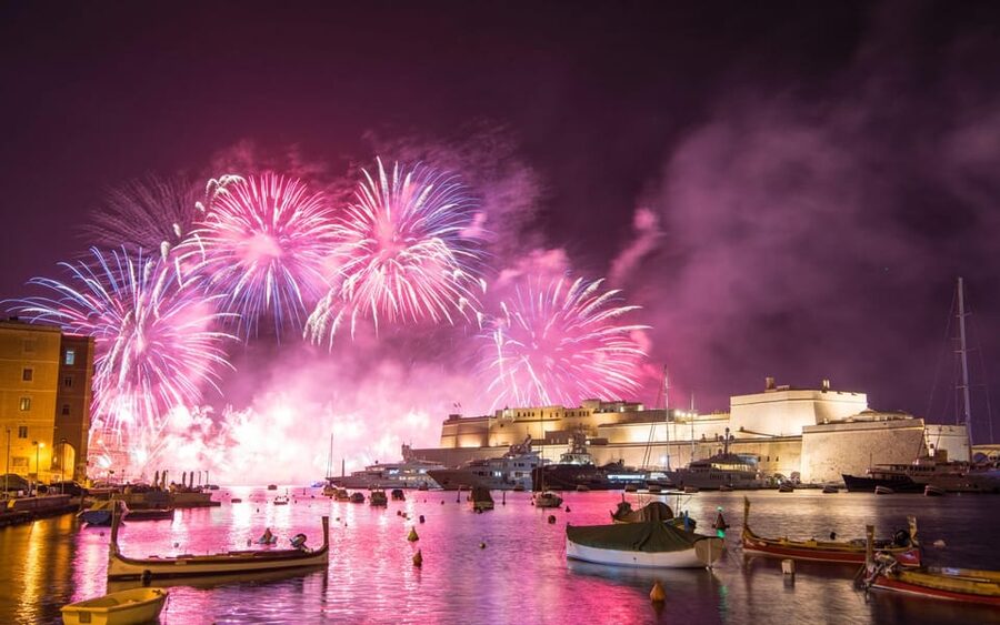 Sliema: Fireworks Festival Cruise with Dinner and Transfers - The Main Event: Fireworks Timing and Sea-Side Viewing