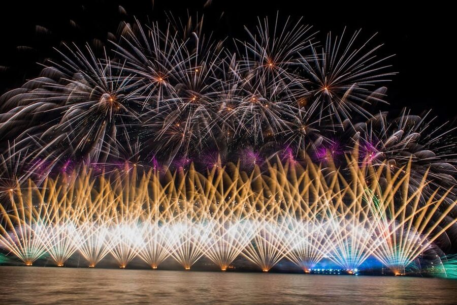 Sliema: Fireworks Festival Cruise with Dinner and Transfers - Transfers and Meeting Logistics: How to Avoid the Usual Headaches
