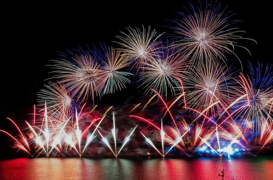 Sliema: Fireworks Festival Cruise with Dinner and Transfers - Alcohol Rules and On-Board Drink Options