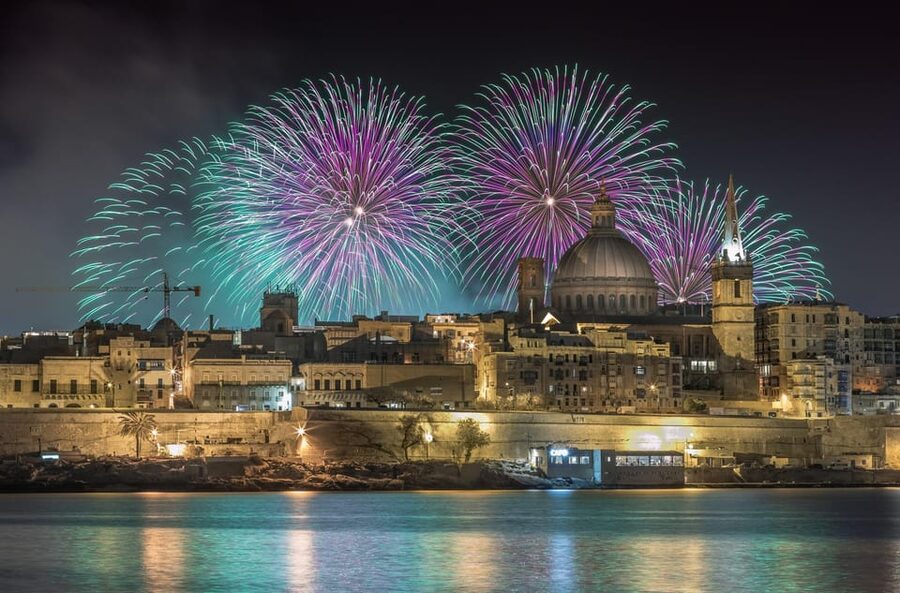 Sliema: Fireworks Festival Cruise with Dinner and Transfers - Getting On Board: Sliema Ferries, the Hera, and the 7:00 p.m. Start