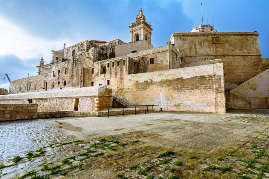 Sliema or St. Paul's Bay: Best of Gozo and Comino Day Trip - Gozo Arrival: Mġarr Harbour to Victoria by Bus