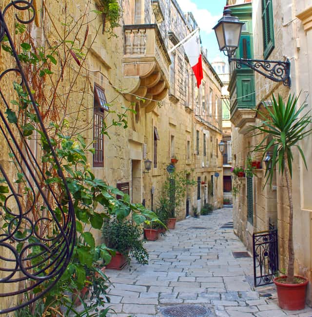 Valletta: 3 Cities Guided Tour & Grand Harbour Boat Tour - Knights of St. John, explained where you can actually see the evidence