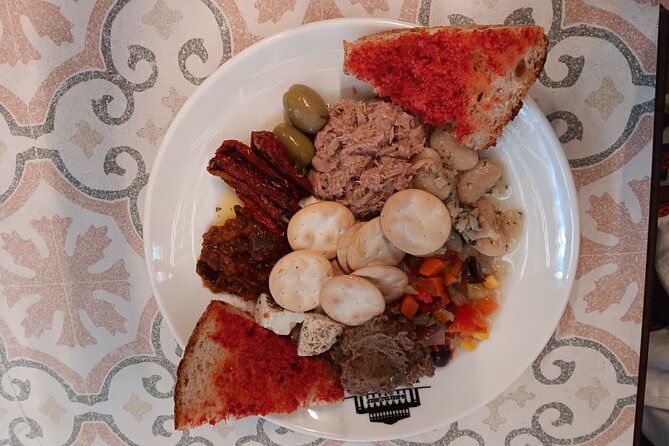 Valletta: Best of Malta Food Tour by Do Eat Better - Merchants Street: bigilla with galletti plus your Cisk or Kinnie