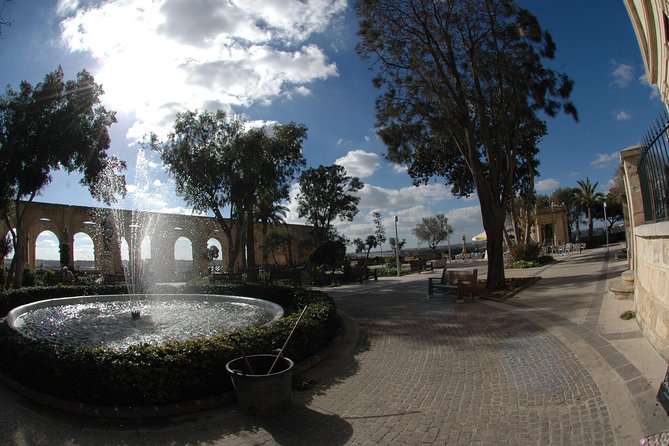 Valletta City of the Knights 3.5-Hour Walking Tour - Walking comfort, group size, and the audio reality check