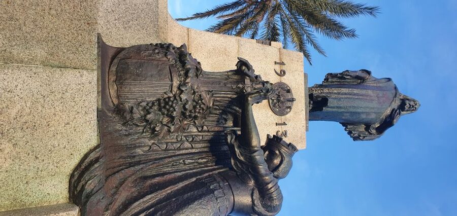 Valletta: City Walking Tour in a Small Group - Side streets and knight-era palaces: where the tour feels local