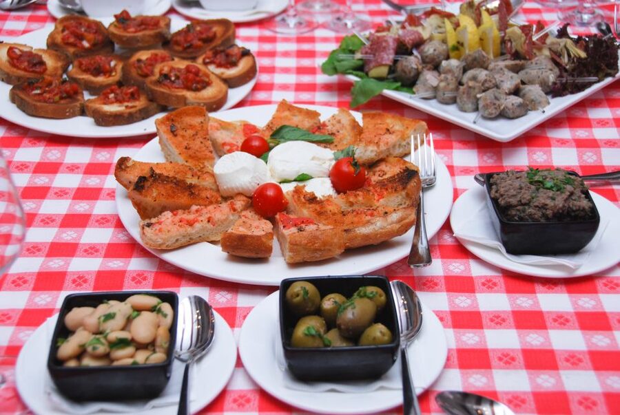 Valletta: Food and Culture Private Tour - Drinks breaks that keep the pacing fun: Cisk, Kinnie, tea, and coffee