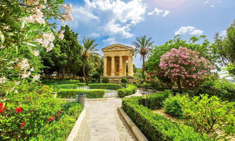 Valletta Full-Day Guided Tour in French w/ Lunch & Transport - Upper Barrakka Gardens and the Grand Harbour view that explains everything