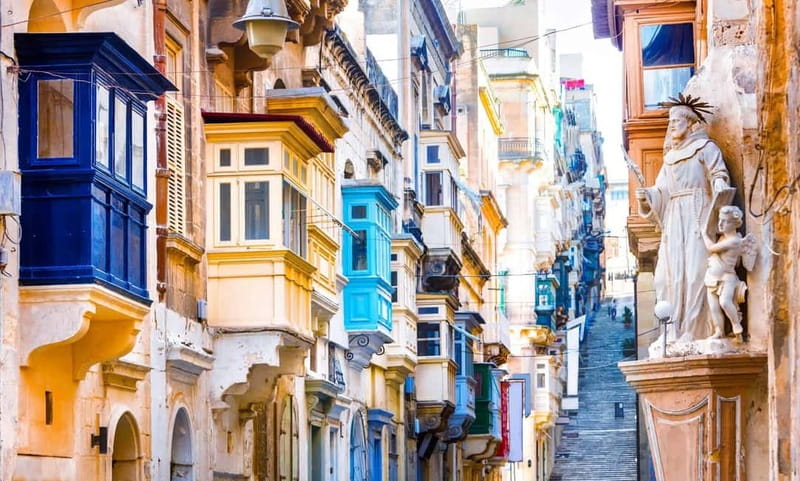 Valletta Full-Day Guided Tour in French w/ Lunch & Transport - MUŻA in the Auberge d’Italie, what the museum visit actually offers