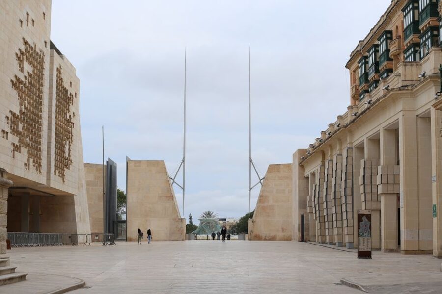 Valletta: Guided City Walking Tour - Pace, listening help, and those photo comparisons