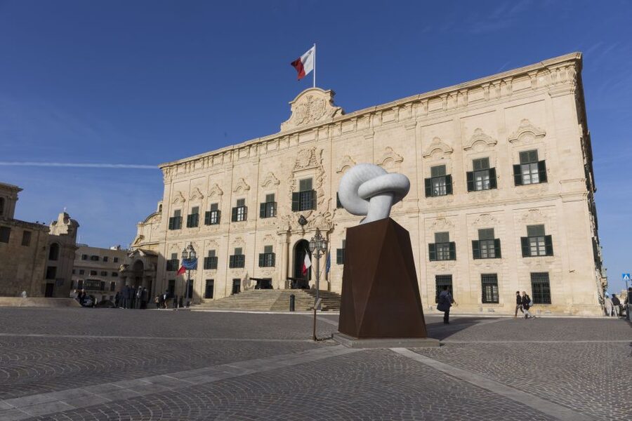 Valletta: Guided City Walking Tour - City Gate start, where to find the red umbrella