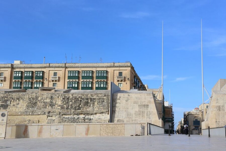 Valletta: Guided Walking Tour with St. John's Co-Cathedral - Pace, comfort, and what to wear in Malta’s fortress streets