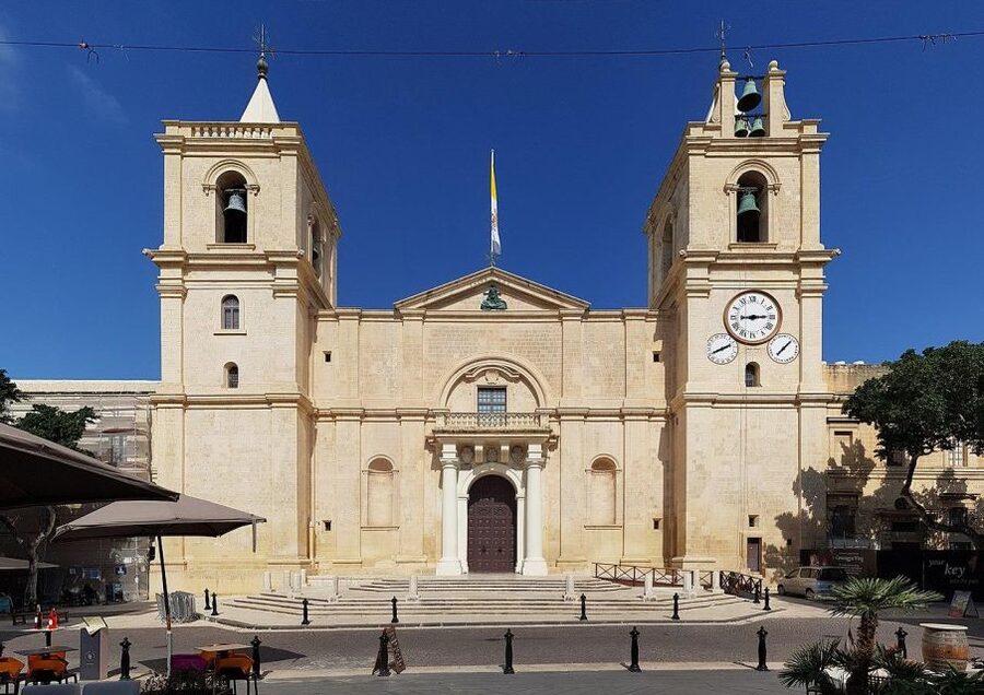 Valletta: Half-Day City Discovery Walking Tour - Guide Quality, Group Size, and Language Choices