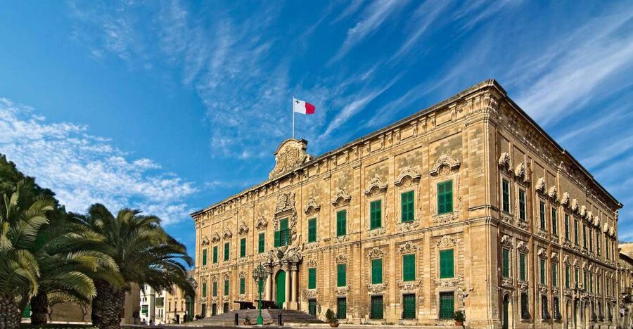 Valletta: Self-Guided Historical Walking Tour (Audio Guide) - Upper Barrakka Gardens, Auberge de Castille, and the Grand Harbour mix